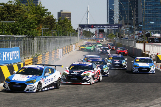 현대자동차는 국내 유일의 도심 레이싱 축제인 '더 브릴리언트 모터 페스티벌 2016'을 21일과 22일 양일간 인천 송도 국제 업무지역 일대에서 개최한다.  현대자동차 제공